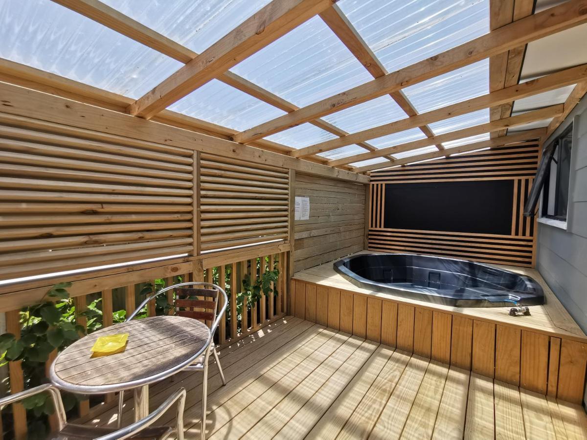 Parakai Geothermal Motel Экстерьер фото